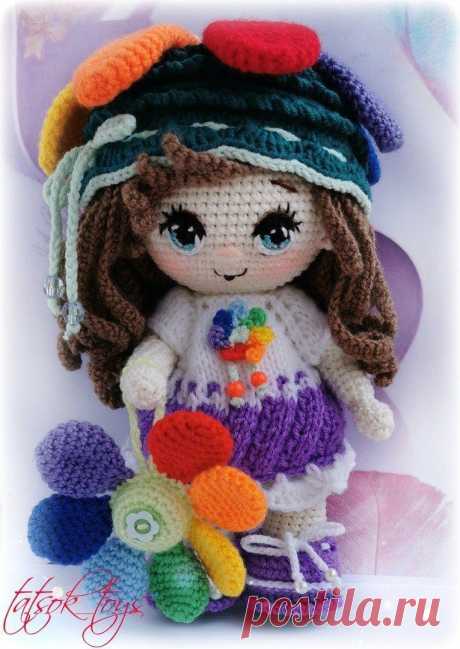 PDF Мастер-класс крючком по вязанию куклы в костюме Цветика-семицветика #схемыамигуруми #амигуруми #вязаныеигрушки #вязанаякукла #amigurumipattern #crochetdoll #amigurumidoll