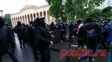 В Тбилиси демонстранты напали на корреспондента телеканала «Звезда». Участники акции протеста около здания парламента Грузии напали на корреспондента телеканала «Звезда». Читать далее