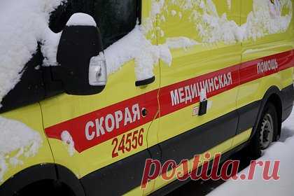 В российском регионе мужчина и трехлетний мальчик погибли в ДТП с автобусом. В Ордынском районе Новосибирской области столкнулись легковой автомобиль с внедорожником и рейсовым автобусом. Об этом сообщает ТАСС. В результате ДТП погибли 35-летний мужчина и трехлетний мальчик. Помимо этого, пострадали 30-летняя женщина и пятилетний мальчик.