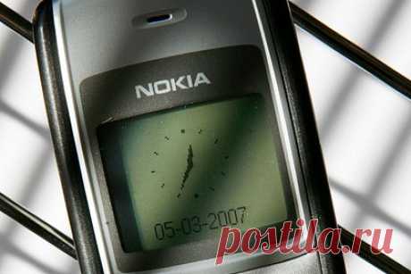 Назван самый популярный мобильный телефон в истории. Самым популярным мобильным телефоном в истории стал кнопочный Nokia 1100. За шесть лет его продали тиражом в 250 миллионов штук. Второе место в рейтинге заняла еще одна кнопочная модель — Nokia 1110 — с чуть меньшим показателем в 248 миллионов девайсов. В тройку наиболее популярных устройств также вошел iPhone 6.