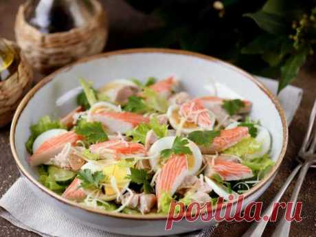 Салат с печенью трески и крабовыми палочками — рецепт с фото пошагово