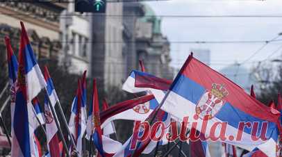 Сторонники оппозиции вновь собрались на протест в центре Белграда. Сторонники оппозиционной коалиции «Сербия против насилия» устроили новую акцию протеста в Белграде. Как сообщает ТАСС, в центре сербской столицы собралось несколько сотен человек. Читать далее
