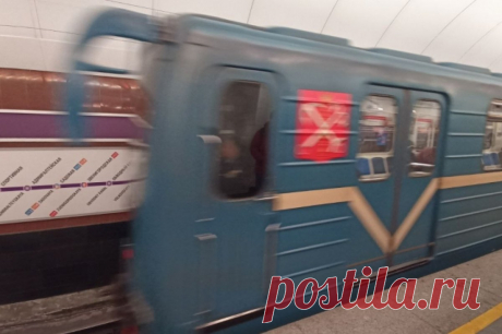 В московском метро машинист и пассажир спасли упавшую на рельсы женщину. ЧП произошло на станции «Текстильщики» Таганско-Краснопресненской линии.