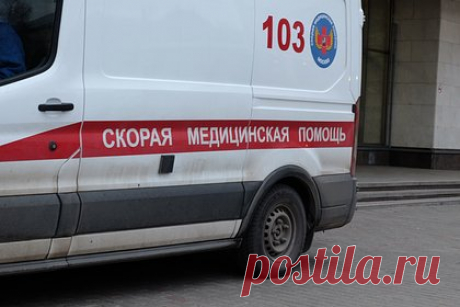 22-летняя петербурженка испугалась мужа во время ссоры и прыгнула в окно. На проспекте Испытателей 22-летняя девушка испугалась мужа во время ссоры и выпрыгнула из окна многоэтажки. Об этом сообщил телеканал 78.ru. Все произошло в ночь на понедельник, 20 ноября. Медики диагностировали у петербурженки закрытую черепно-мозговую травму и перелом костей.