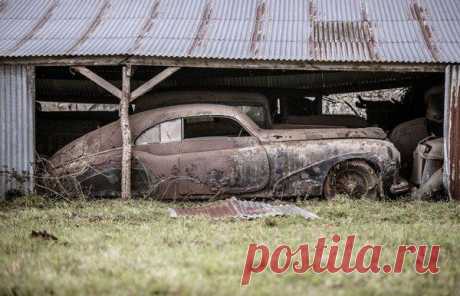 На заброшенной ферме, на западе Франции, найдена коллекция уник / Только машины