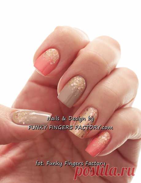 Peach and Nude Glitter Ombre nails | FUNKY FINGERS FACTORY