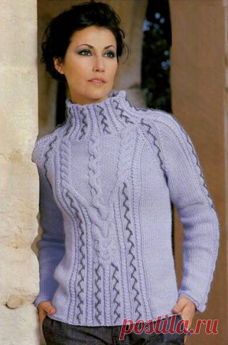 Вязаный женский пуловер с косами и вышивкой