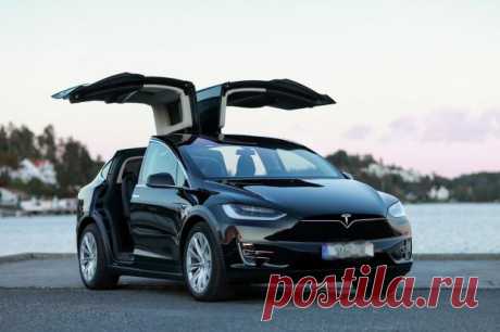 На дороги Швейцарии выехали патрульные полицейские Tesla Model X