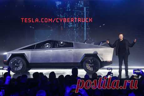 Илон Маск предсказал провал «инопланетной» машине Tesla. Глава компании Tesla Илон Маск в Twitter предсказал возможный провал одной из машин компании — пикапу Cybertruck. «Мне он очень нравится, даже если другим нет. Другие пикапы сделаны как под копирку, а Cybertruck как будто бы сделали инопланетяне из будущего», — написал Маск.