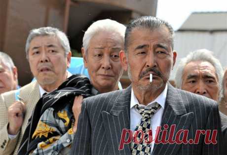 6 жизненных уроков для мужчин, рассказанных 70-летним боссом клана якудзы
Кадр из фильма «Рюдзо и семеро бойцов» Кадр из фильма «Рюдзо и семеро бойцов» Якудза — это самая известная кpиминaльная группировка в Японии, которая не запрещена на территории Японии, и в первую очередь известная своей благотворительностью не меньше, чем своими пpecтyплeниями. Легенда гласит, что кланы якудза существуют с момента появления самураев и до сих пор […]
Читай пост далее на сайте. Жми ⏫ссылку выше