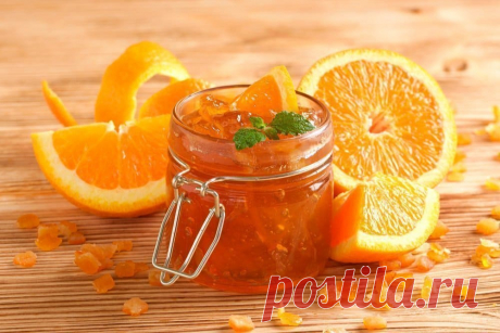 Джем из апельсинов на зиму - Фермеры России Ингредиенты: На 2.5 кг апельсинового джема нужно: 0.5 кг апельсинов (можно недозрелые или поврежденные) 1.5 л воды 1.5 кг сахара сок 1 лимона 1 ч.л. лимонной кислоты. Способ приготовления: Апельсины вымыть, замочить на 3 дня с заменой воды 2 раза в день. Затем порезать кружками, зерна вынуть и завязать в марлю, поврежденные места обрезать, кружки …