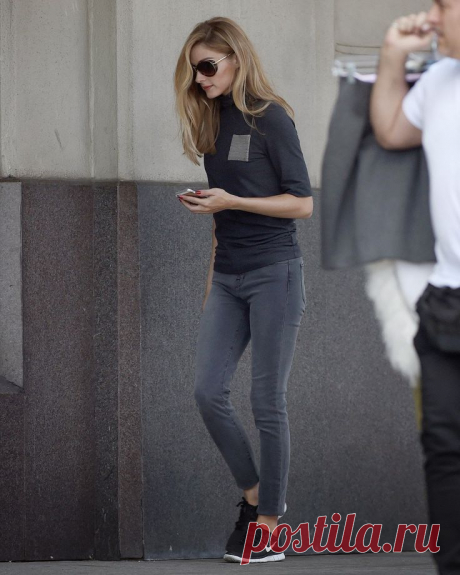 Fab Fashion Fix Olivia Palermo casual street style with skinny jeans and Nike sneakers.
