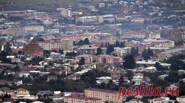 В Баку сообщили о сдаче карабахскими армянами бронетехники и оружия