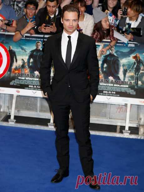 Себастьян Стэн, 10 лет назад, в этот же день, 20 марта, на премьере фильма «Первый мститель: Другая война», Лондон, Великобритания.