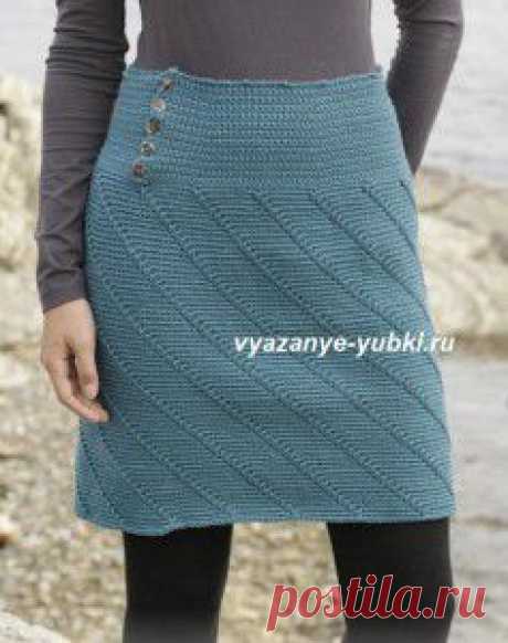 Стильная вязаная юбка крючком со спиральным узором. Модель от Дропс Дизайн. С описанием вязания.
