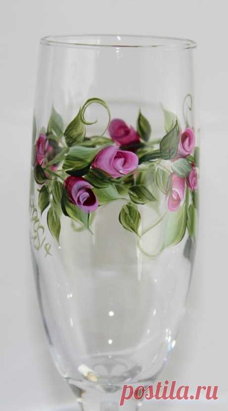 Apr 22, 2020 - This set of champagne glasses would make a wonderful gift.  They are perfect for weddings, anniversaries, birthdays, bridal showers, or a surprise gift just because. I have hand painted these champagne flutes with beautiful dark pink rosebuds and lush greenery in a ring around each glass.  I do not use stencils or patt…