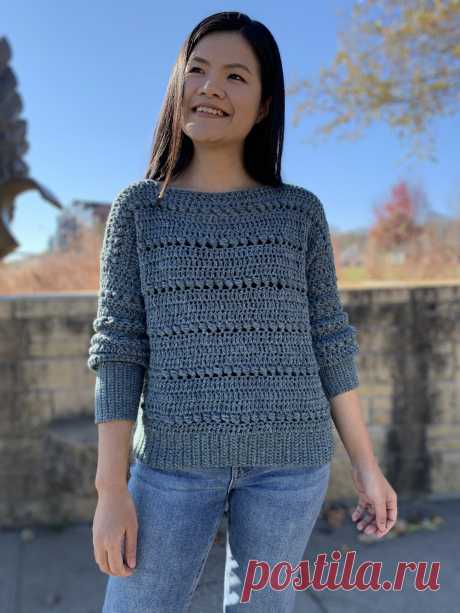 Easy Crochet Sweater Pattern: Bead Stitch Pullover - KnitcroAddict This easy crochet sweater pattern is available for FREE in US women's sizes XS-XXL. I used #4 medium weight yarn and 5mm and 6mm hooks. Enjoy!