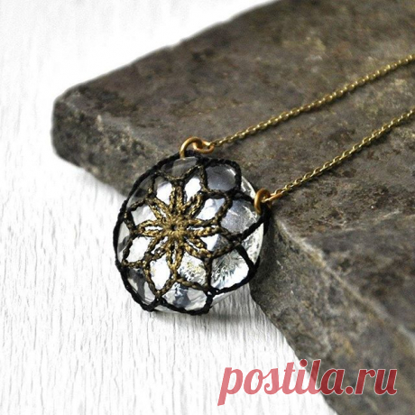 This beautiful crocheted glass pebble pendant is by @izabelamotyl 
Find this and more in our Spring showcase https://ukhandmade.co.uk/showcase 
#ukhandmadeshowcase #ukhandmademagazine #ukhandmade #crochet #glass #pendant #necklace #jewellery #gifts #indie #designer #maker #handmade