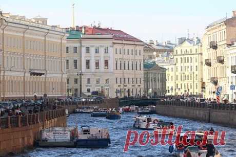 В Петербурге уехавшего депутата лишили мандата за прогулы заседаний. Муниципального депутата округа «Южо-Приморский» в Санкт-Петербурге Александра Часынка лишили мандата после его отъезда из России из-за постоянных прогулов заседаний. Об этом сообщил портал «Закс.ру». Парламентарий перестал очно присутствовать на заседаниях в сентябре 2022 года.