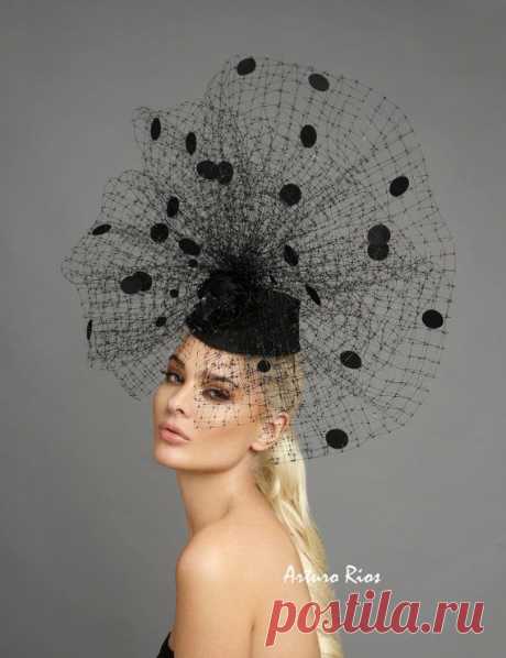 Black veiling with polka dot headpiece by Arturo Rios. Note how the veiling appears to be squares due to the way it has been laid out. #judithm