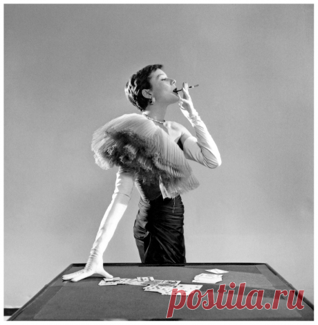 Беттина Грациани в платье от Жака Фата
photo by Willy Maywald, 1952