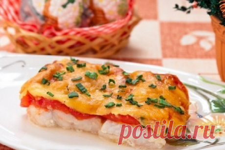 Низкокалорийный ужин: Рыба, запеченная с помидорами и сыром — ХОЗЯЮШКА24