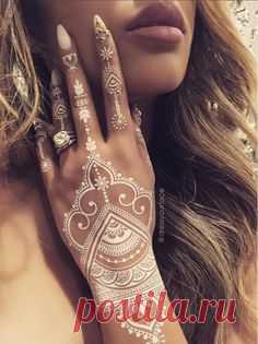 Another flawless henna sheet designed by Tamanna Roashan…