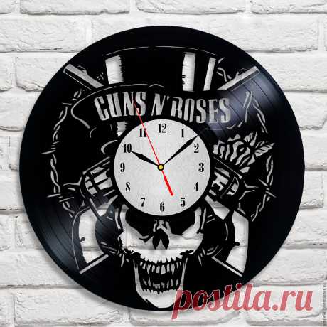 Часы из пластинки "Guns N' Roses" – купить в интернет-магазине на Ярмарке Мастеров с доставкой Часы из пластинки &quot;Guns N&#039; Roses&quot; - купить или заказать в интернет-магазине на Ярмарке Мастеров | Часы делаются из старых виниловых пластинок. У&hellip;