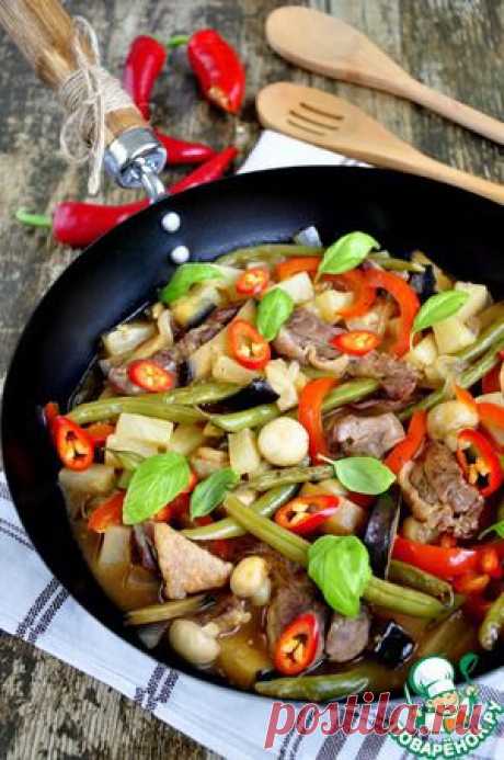 Соус с уткой и овощами в сковороде к пасте или рису - кулинарный рецепт