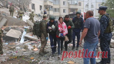 Работы на месте обрушения в Белгороде прерывают из-за ракетной опасности