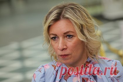Захарова показала фото главы МИД Дании с автоматом и моджахедами в Афганистане. Официальный представитель МИД России Мария Захарова показала фото главы МИД Дании Ларса Лекке Расмуссена с моджахедами и автоматом АК-47 в руках в Афганистане. Публикация была сделана в ответ на его слова о верховенстве права в Королевстве и отказ допустить Россию к расследованию взрывов на «Северных потоках».