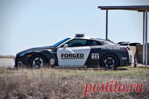 Полицейский Nissan GT-R - Авто-мото
