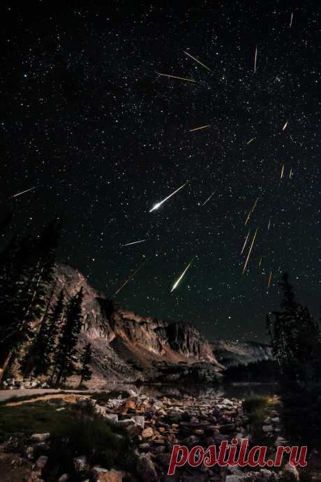 My view of the world â€” space-wallpapers: Snowy Range Perseids (phone)...