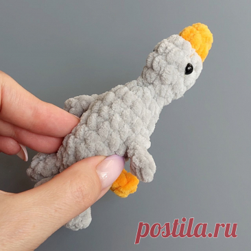 PDF Мини Гусик крючком. FREE crochet pattern; Аmigurumi toy patterns. Амигуруми схемы и описания на русском. Вязаные игрушки и поделки своими руками #amimore - плюшевый гусь, маленькие гусята из плюшевой пряжи, гусёнок, утёнок.