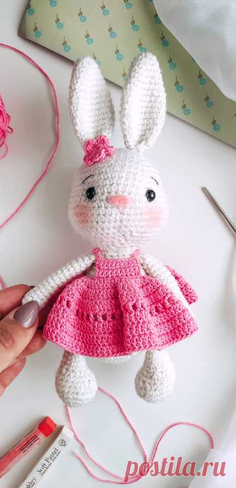 PDF Зайка крючком. FREE crochet pattern; Аmigurumi animal patterns. Амигуруми схемы и описания на русском. Вязаные игрушки и поделки своими руками #amimore - зайка в платье, заяц, зайчик, кролик, зайчонок, крольчонок.