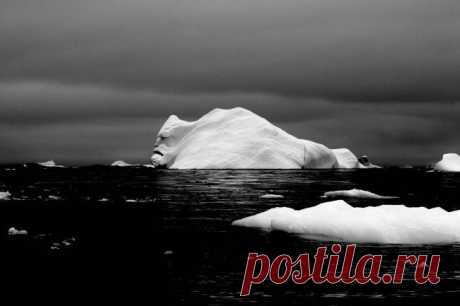 «Лицо айсберга». Фото было сделано пользователем strummingmusic во время экспедиции по Антарктиде.