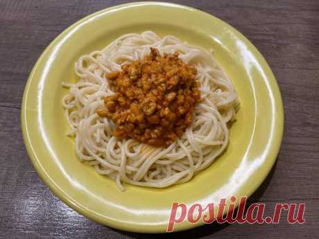 Спагетти Болоньезе с фаршем и томатной пастой