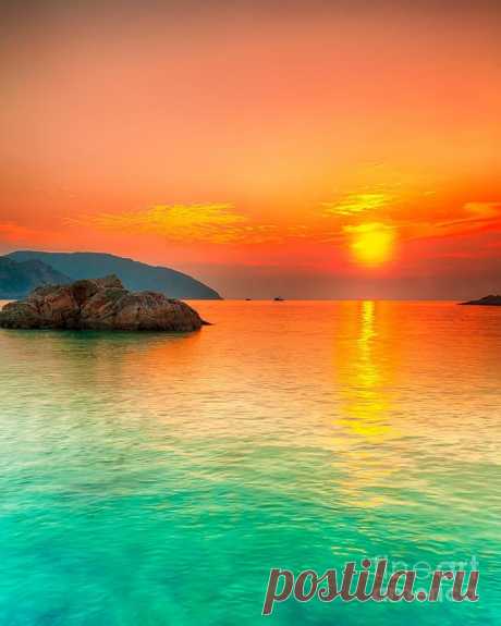 Sunset over the sea - Con Dao, Vietnam  / Sunset Print by MotHaiBaPhoto Prints