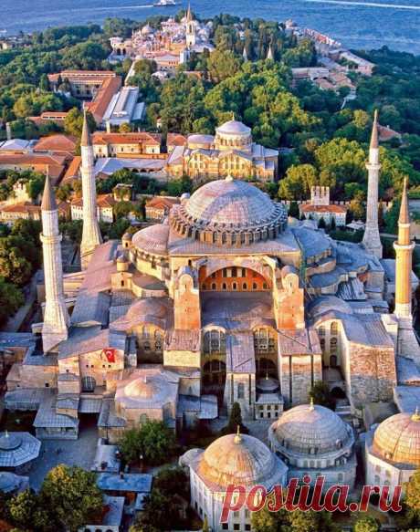 Hagia Sophia (Ayasofya) - İstanbul (or as I like to call it, Constantinople)  |  Найдено на сайте youngadventuress.com.