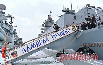В Североморске торжественно встретили фрегат "Адмирал Головко" из Санкт-Петербурга. Судно создали с использованием передовых технологий