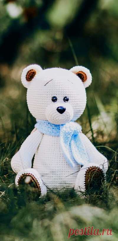 PDF Белый медвежонок крючком. FREE crochet pattern; Аmigurumi doll patterns. Амигуруми схемы и описания на русском. Вязаные игрушки и поделки своими руками #amimore - Медведь, медвежонок, мишка.