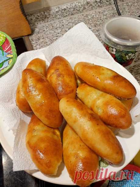 Пирожки с яйцом и луком: самое простое и удачное постное тесто, вкусная и необычная весенняя начинка | Ольга Шобутинская | Дзен