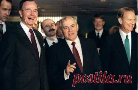 3 декабря 1989 года президент СССР Михаил Горбачев и президент СШ / Историческая справка