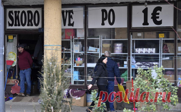 В Косово полностью запретили сербские динары. В Косово завершился переходный период, предоставленный для отказа от использования сербского динара. Против всех, кто использует для наличных расчетов валюту, отличную от евро, начнут принимать меры, пишет газета Politika