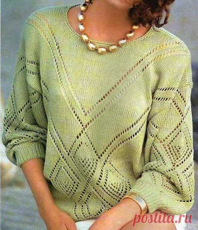 Светло-оливковый пуловер с геометрическим ажуром (схема узора)