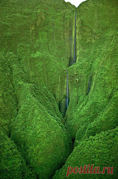 Honokohau водопад в Мауи.