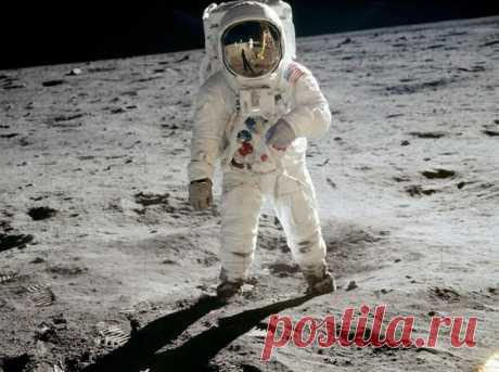 47 лет назад человечество достигло Луны:
