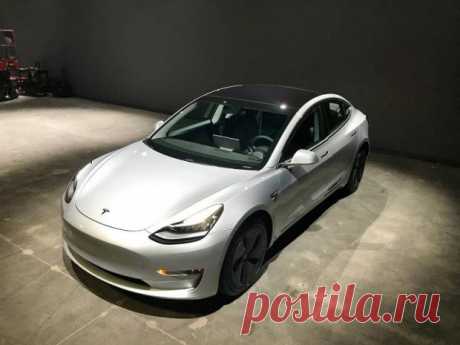 Tesla б/у: компания Илона Маска начала продажу поддержанных электромобилей Model 3