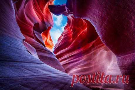 КАНЬОН АТНИЛОПЫ - НЕВЕРОЯТНОЕ МЕСТО Магическое и таинственное место, которое могла создать только причудливая фантазия природы — это каньон Антилопы, что на юго-западе США в штате Аризона. Свое название эти удивительные расщелины в скалах получили благодаря рыже-красным стенам, столь похожим на шкуру изящной и благородной антилопы.