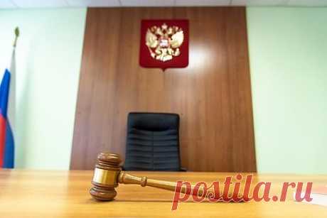 Россиянина оштрафовали за хулиганство с применением оружия. В Ямало-Ненецком автономном округе суд оштрафовал 45-летнего местного жителя, угрожавшего ружьем мужчине. 13 сентября в селе Сеяха пьяный фигурант вспомнил давний конфликт с односельчанином и пошел к нему в гараж для выяснения отношений. Он не нашел там обидчика и стал ссориться с рабочим.